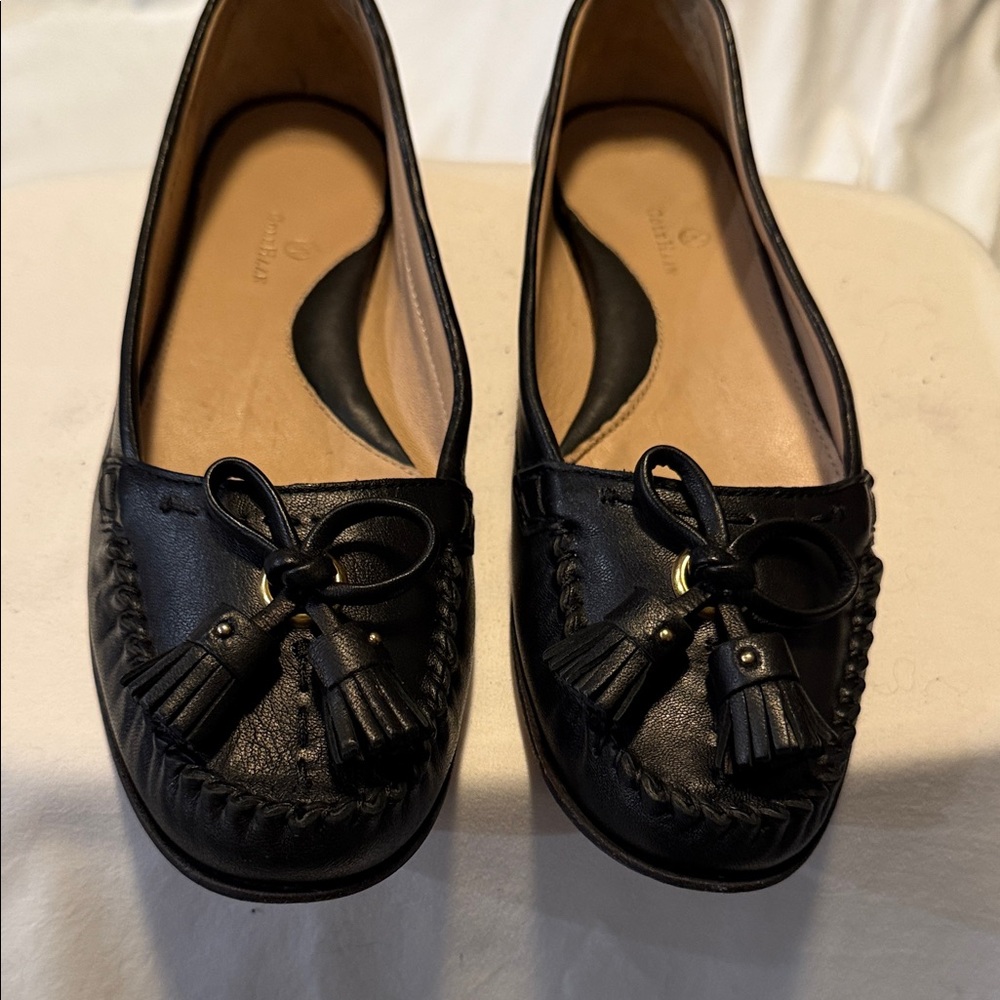 Cole Haan Women's Black leather loafer. Comfort, quality,‎ academia, stylish 8.5